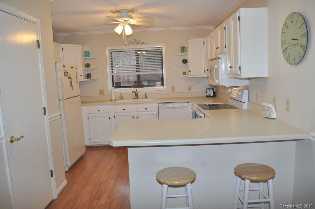 15 Lake Drive #D7 - Photo 4