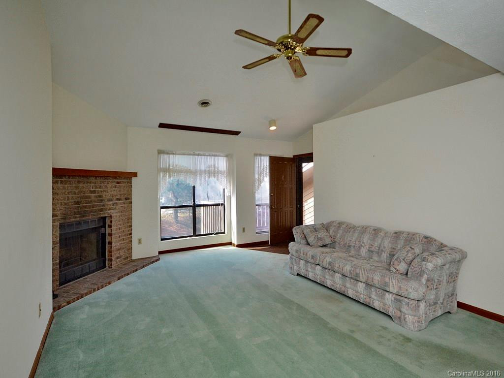 16 Ravencroft Lane #B - Photo 2