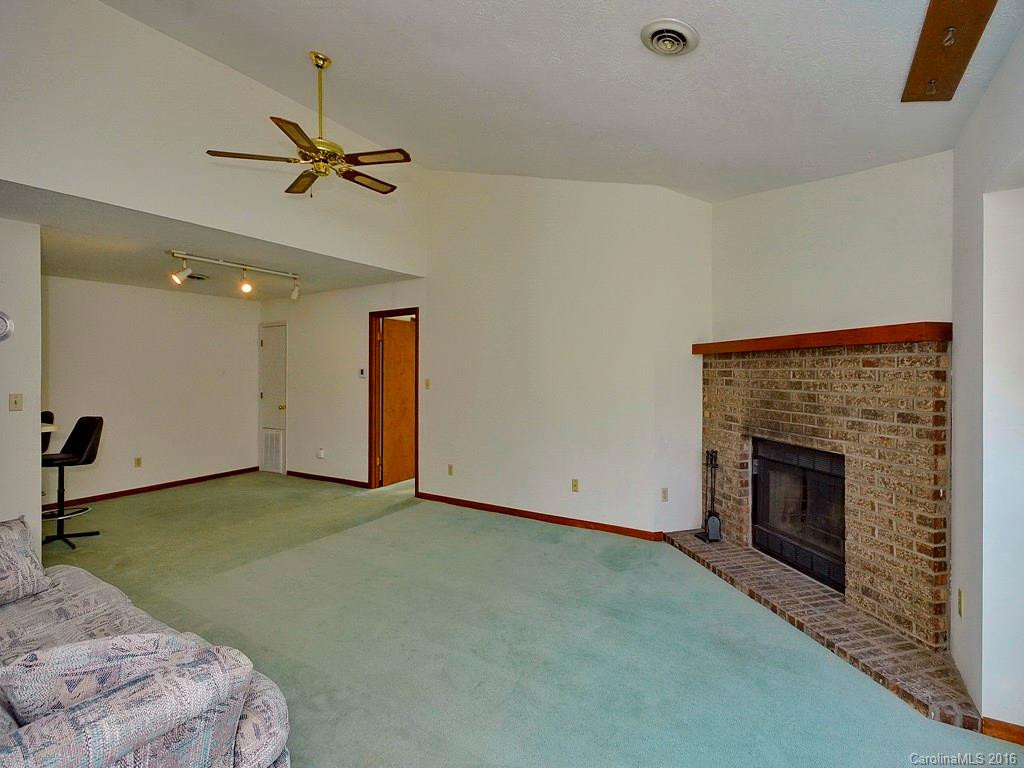 16 Ravencroft Lane #B - Photo 3