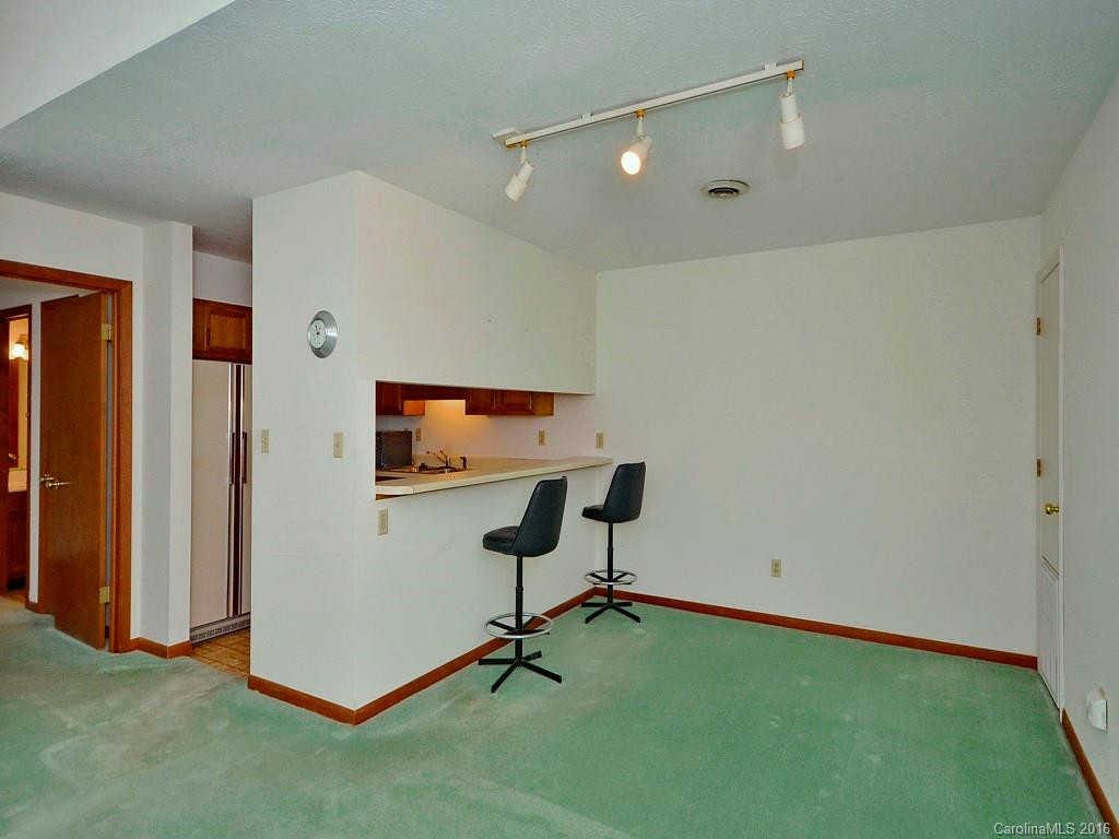 16 Ravencroft Lane #B - Photo 4