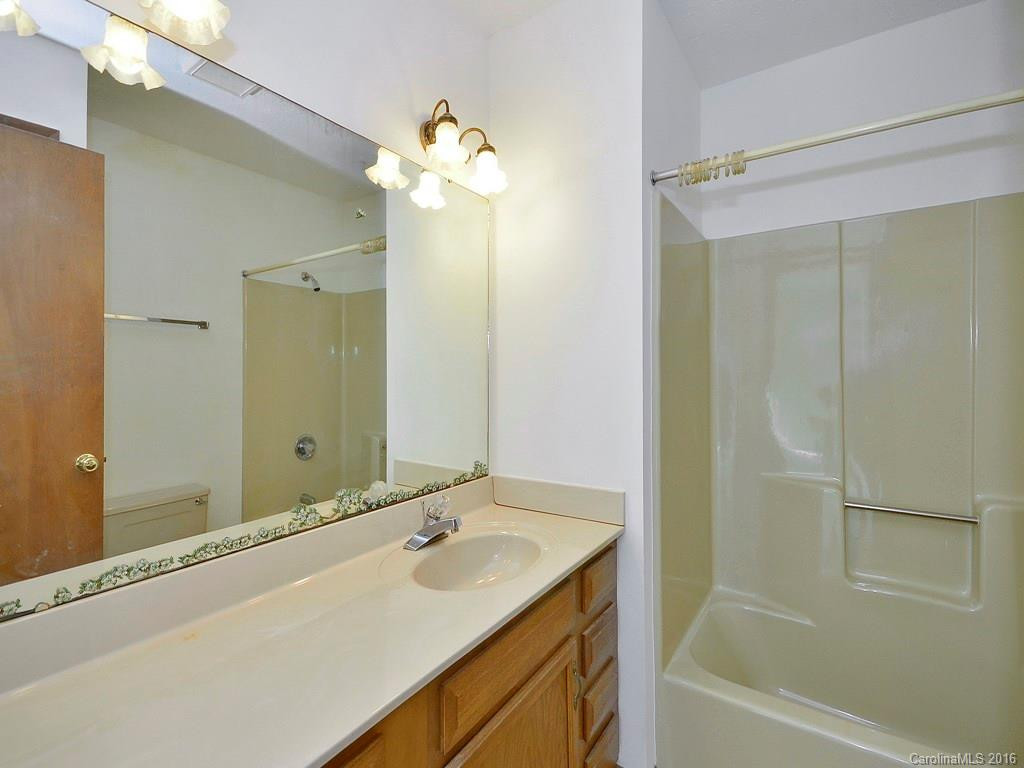 16 Ravencroft Lane #B - Photo 9