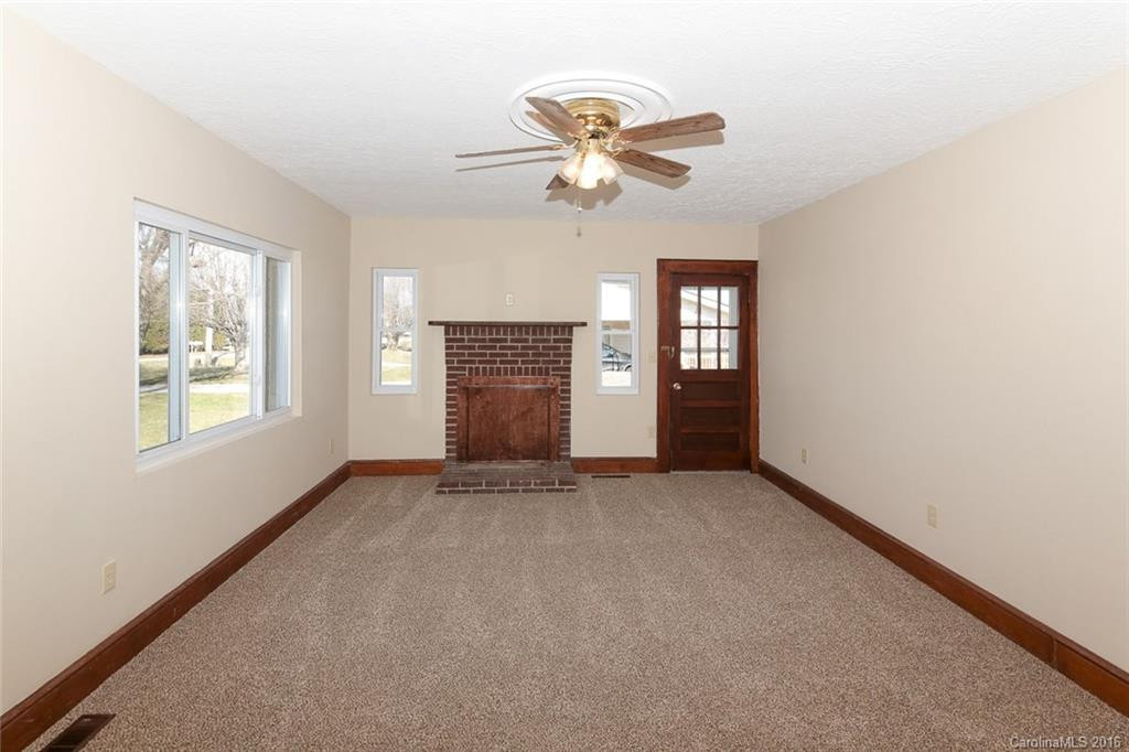 1662 Pilot Mountain Road - Photo 4