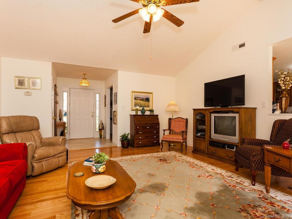 17 Robin Way - Photo 4