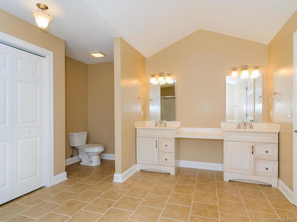 581 Silverglen Way - Photo 11