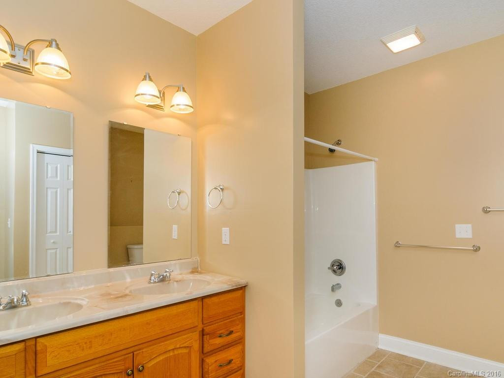 581 Silverglen Way - Photo 16