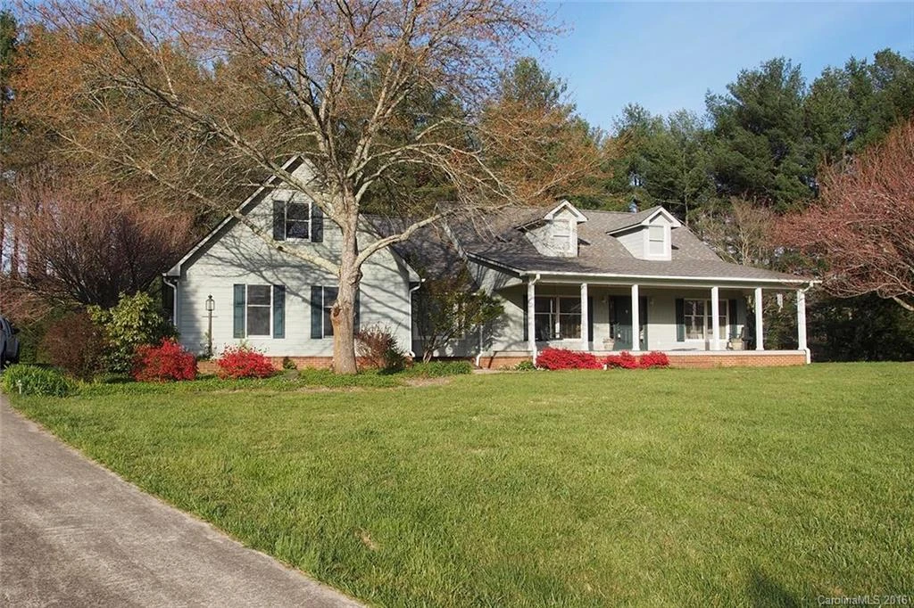 112 Hillcrest Circle
