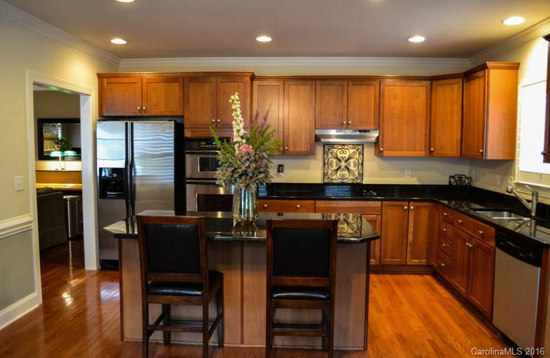 1672 Olmsted Drive - Photo 2