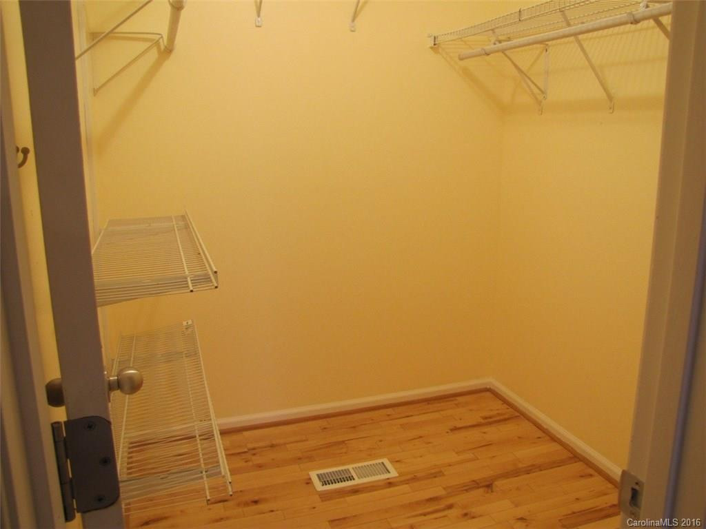 1118 Holiday Drive - Photo 11