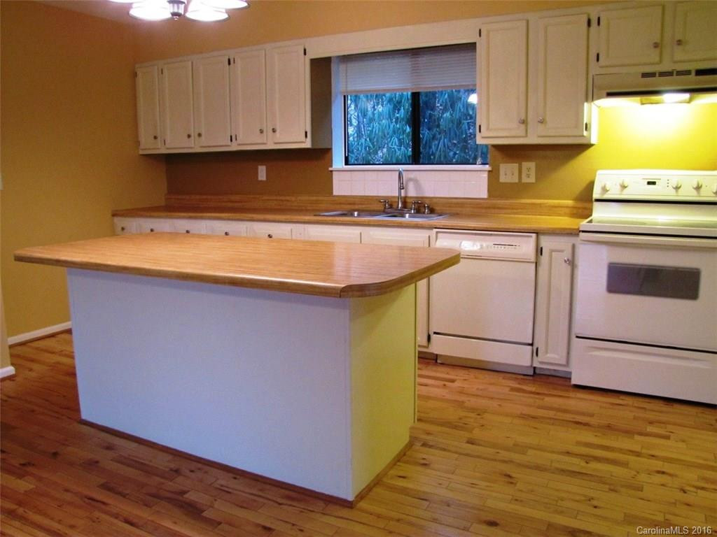 1118 Holiday Drive - Photo 5