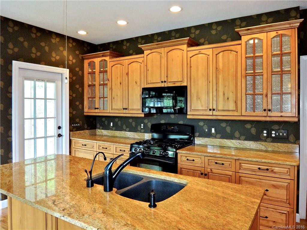 224 Hydrangea Drive - Photo 8