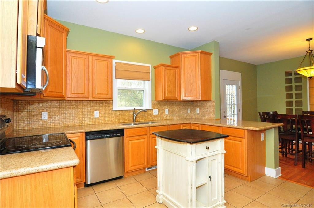 451 Riverview Drive - Photo 3