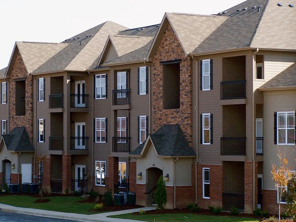142 Brickton Village Circle #102