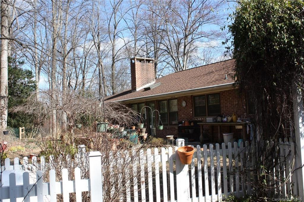 304 Meadowlark Drive - Photo 3