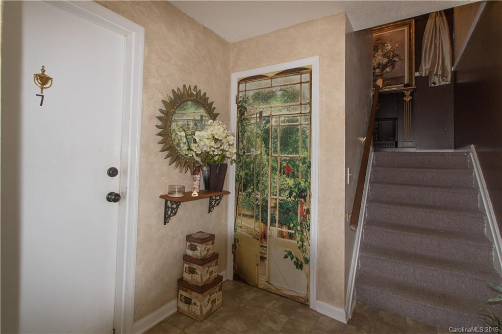 40 Capri Lane #8-B - Photo 2