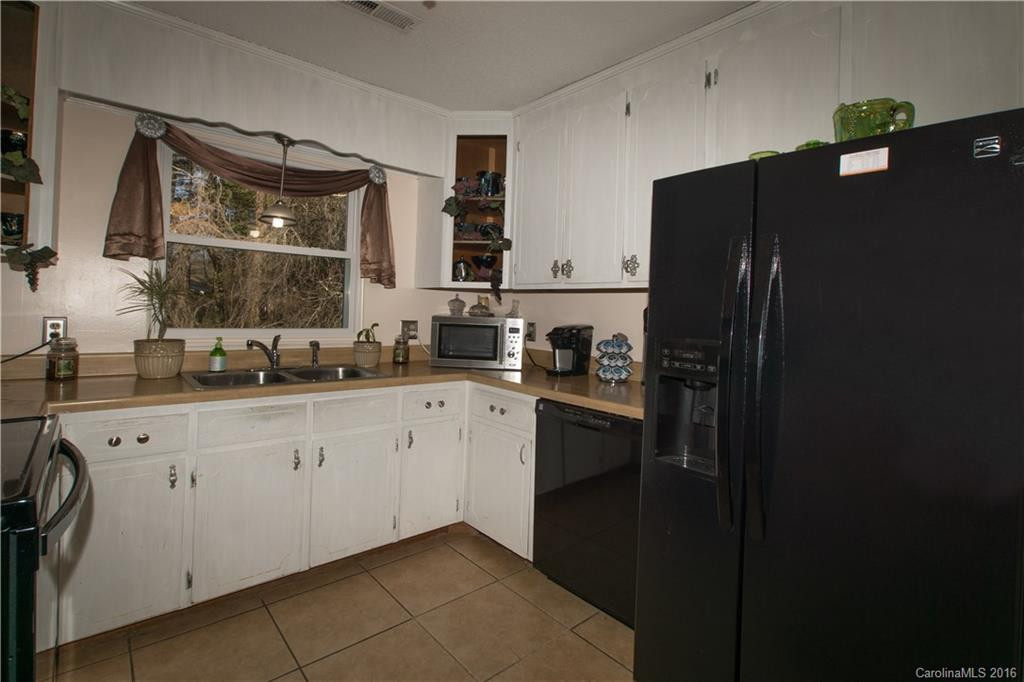 40 Capri Lane #8-B - Photo 8