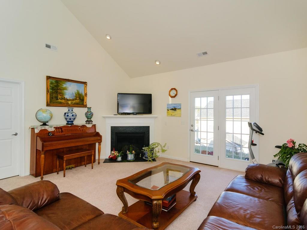 15 Daphne Drive #31 - Photo 4