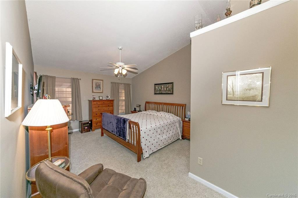 210 Southwood Court - Photo 9