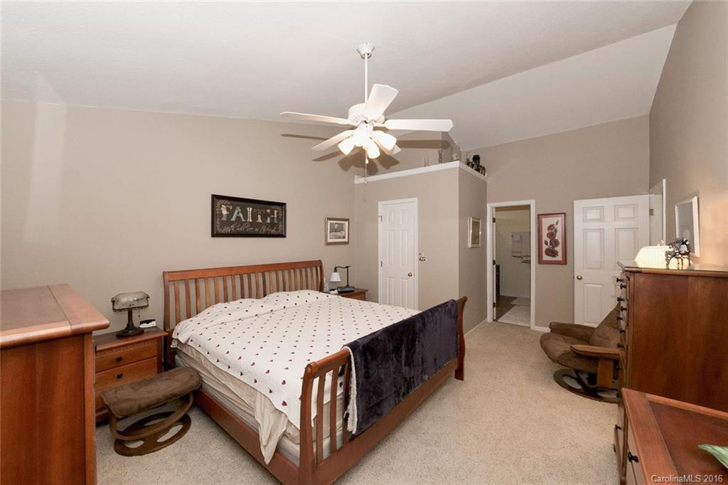 210 Southwood Court - Photo 10