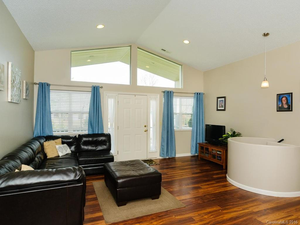 1 Steelwood Drive - Photo 3