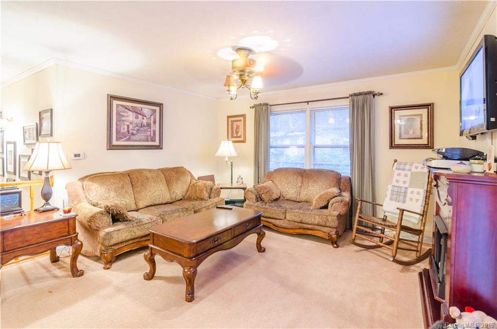 78 Hemlock Street - Photo 2