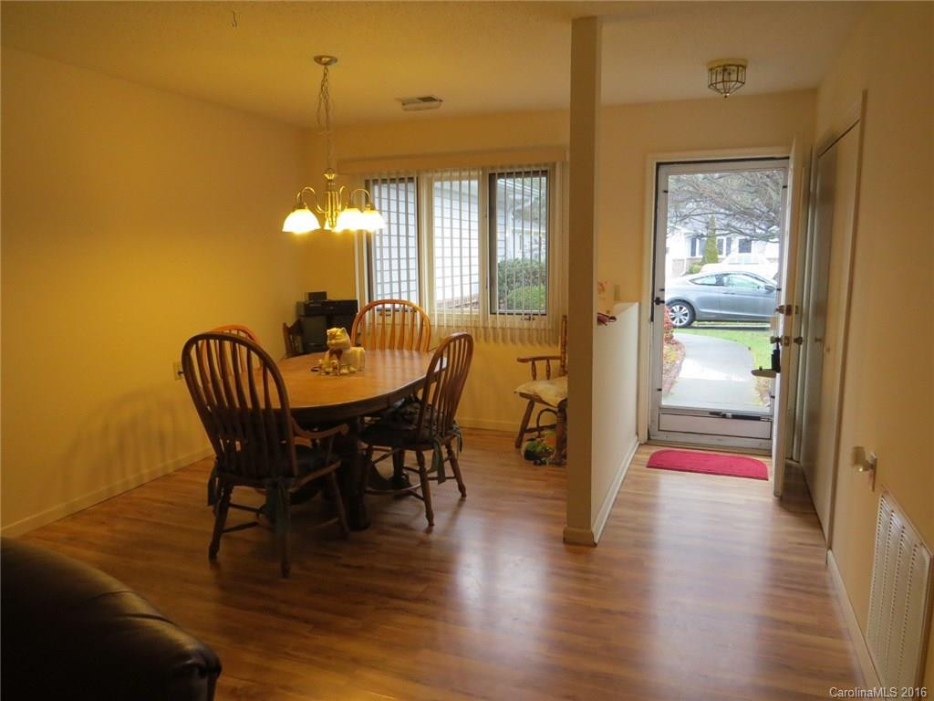 105 Derbyshire Drive #105 - Photo 3