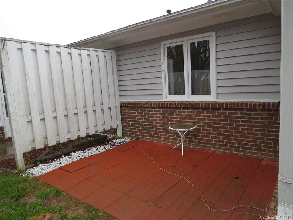 105 Derbyshire Drive #105 - Photo 8
