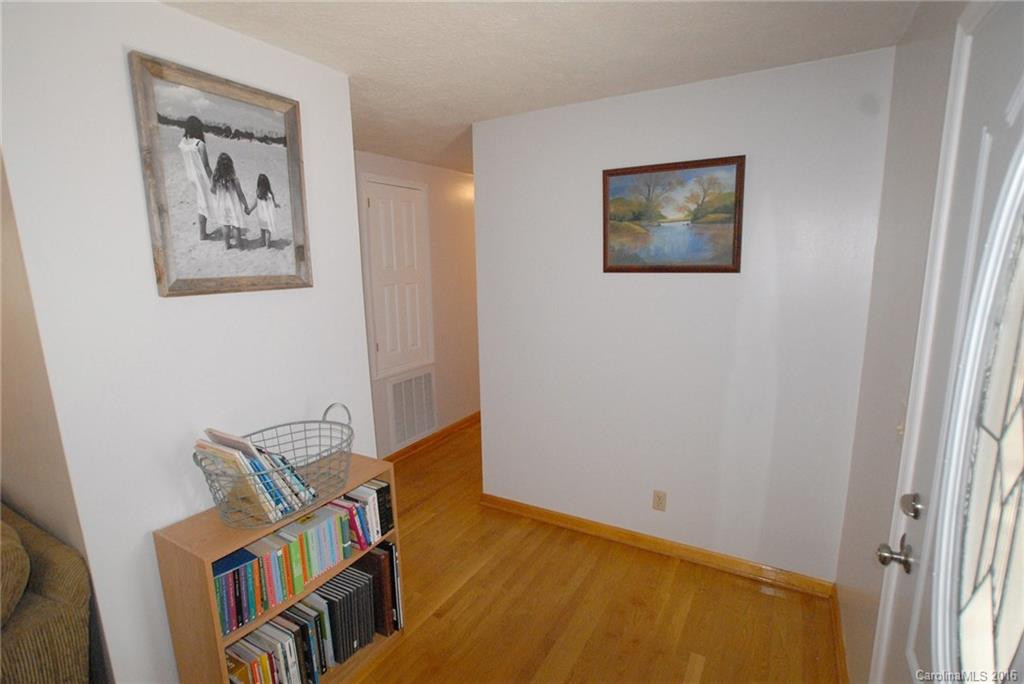 146 Pinehurst Drive - Photo 2