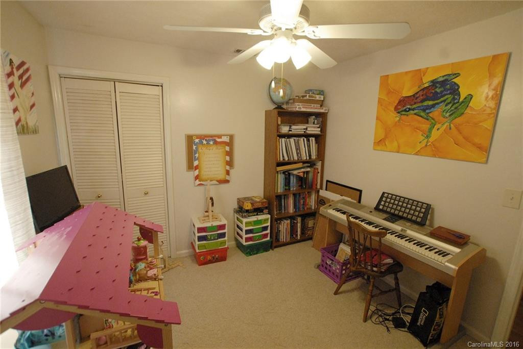 146 Pinehurst Drive - Photo 11