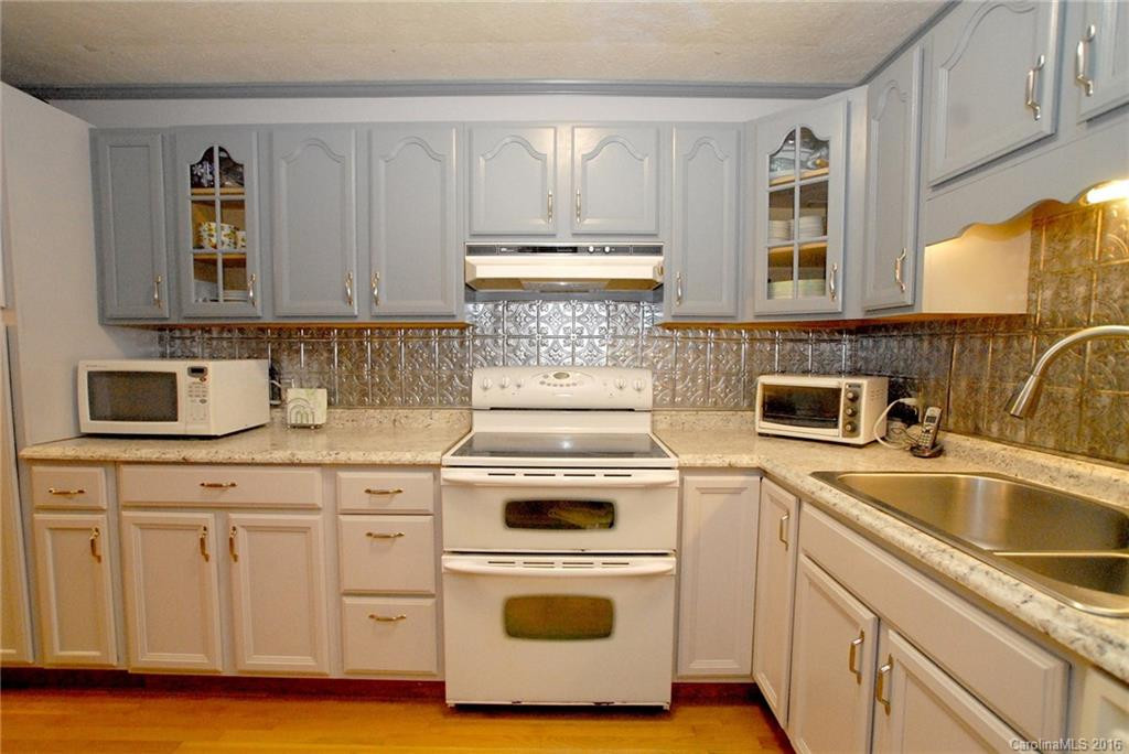 146 Pinehurst Drive - Photo 3