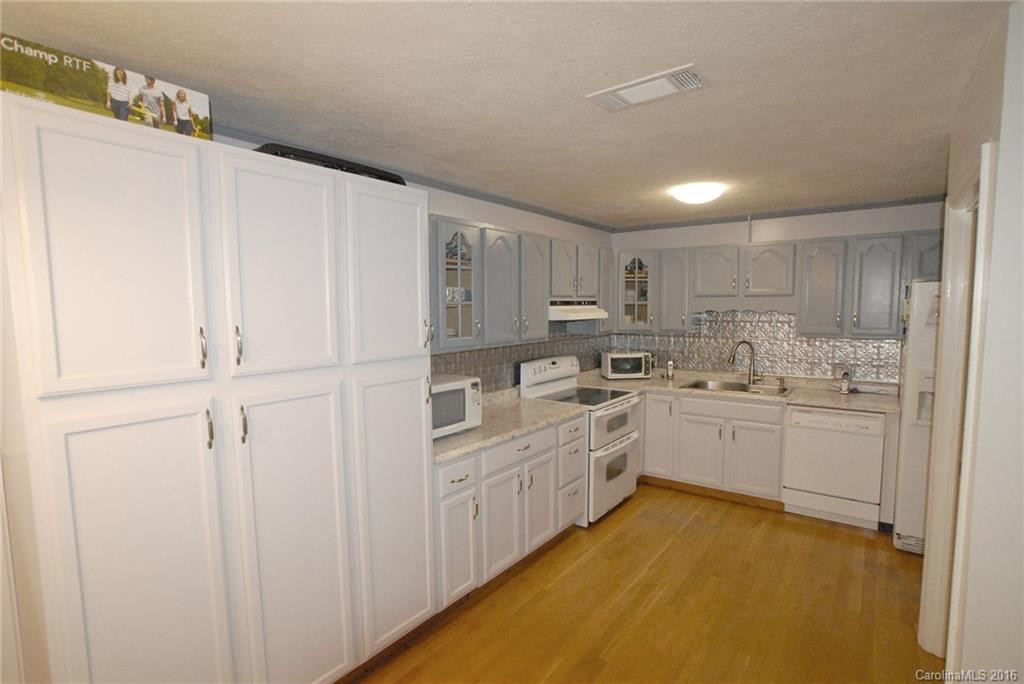 146 Pinehurst Drive - Photo 4