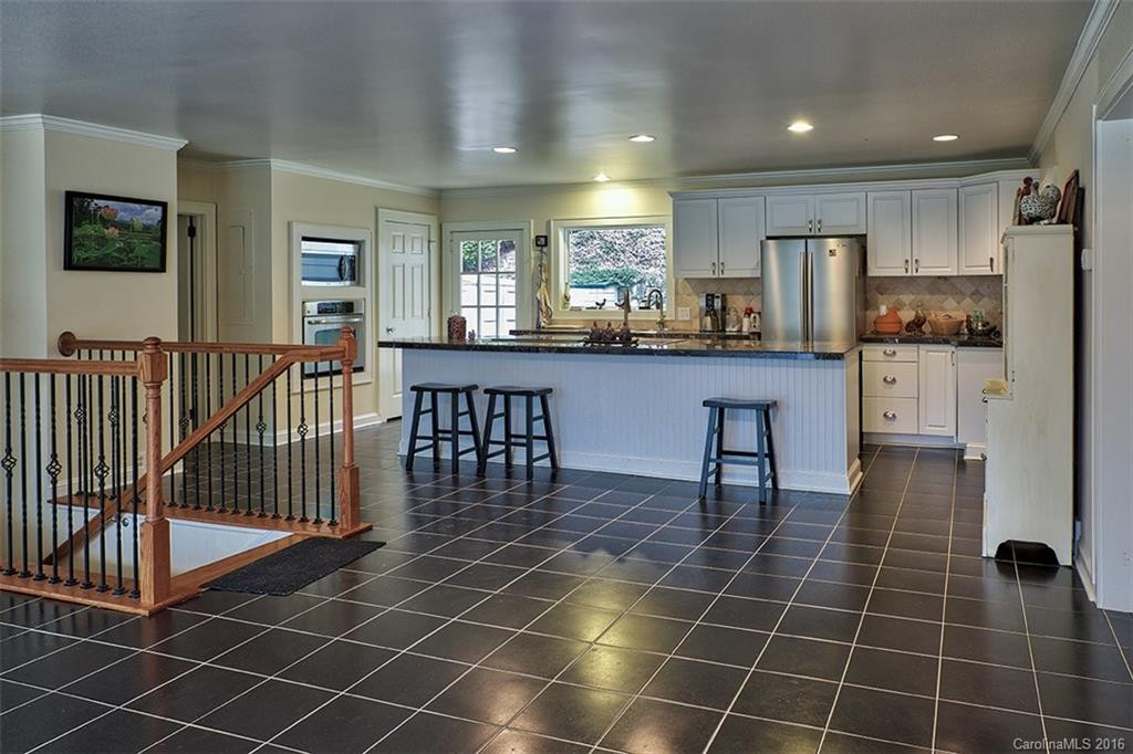 153 Greenview Drive - Photo 7