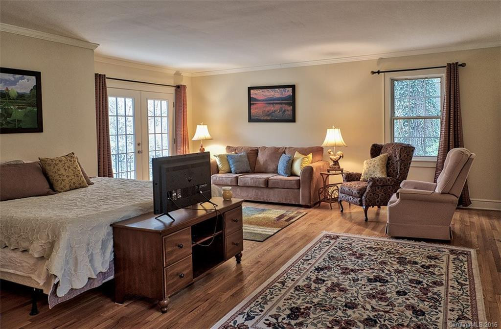 153 Greenview Drive - Photo 10