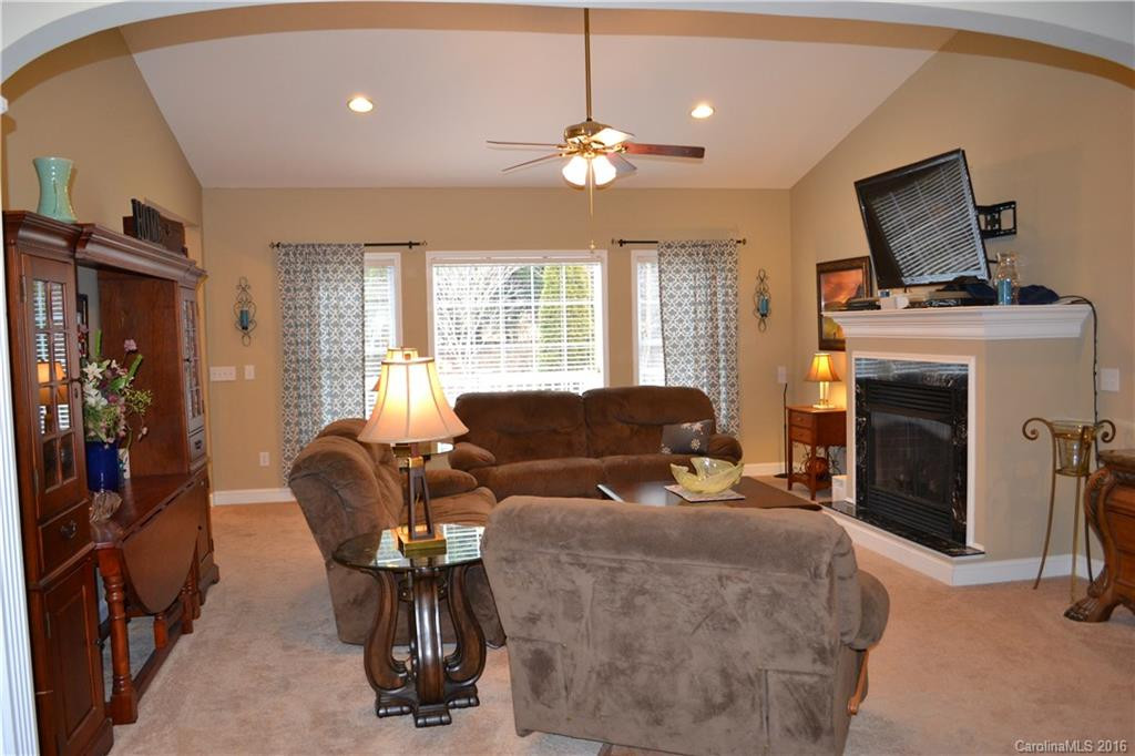 173 Mill Pond Way - Photo 4