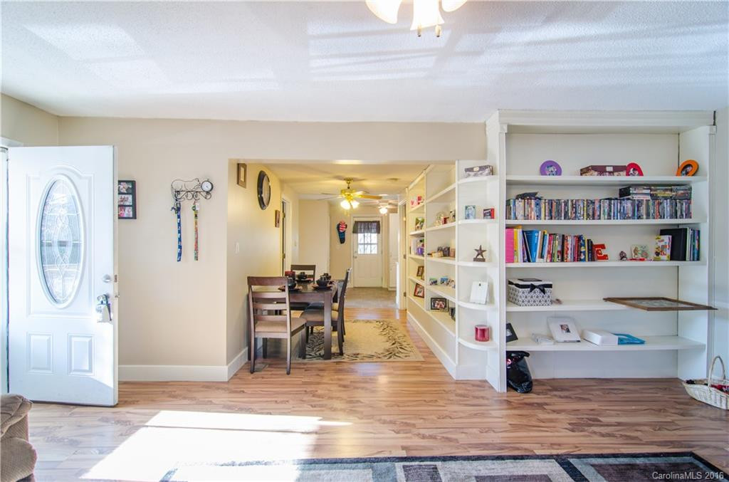 84 Lakeside Drive - Photo 2