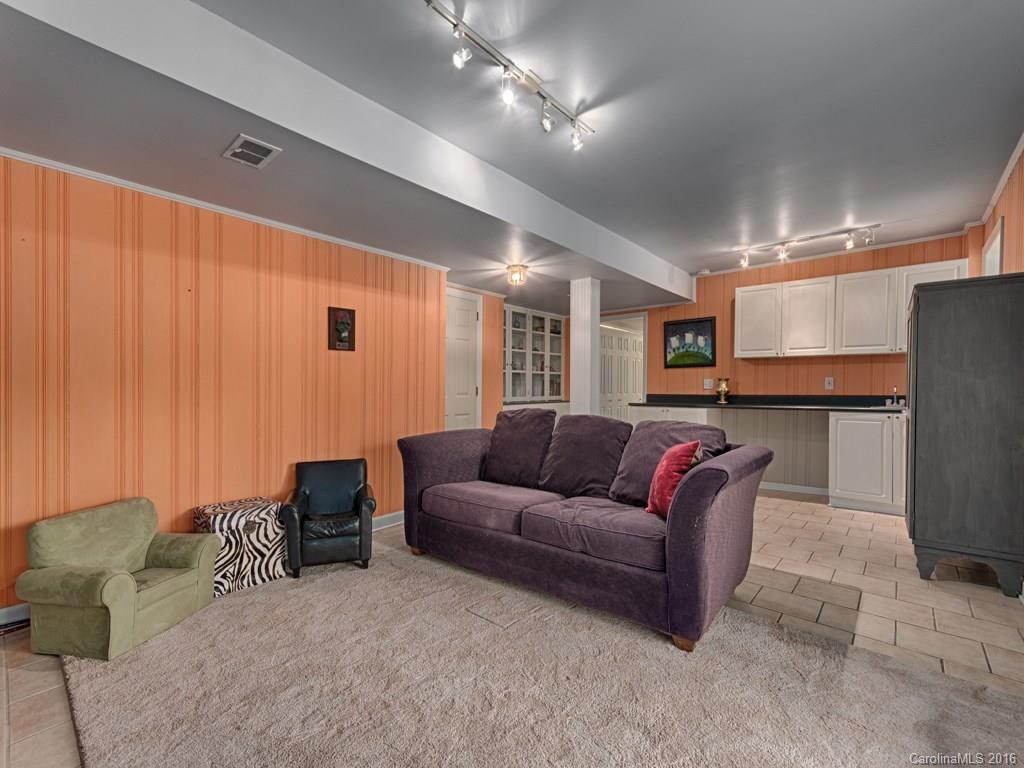 74 Plymouth Circle - Photo 14