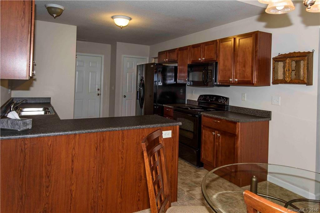 98 Sunny Meadows Boulevard #UNIT 46 BLD C-J - Photo 3