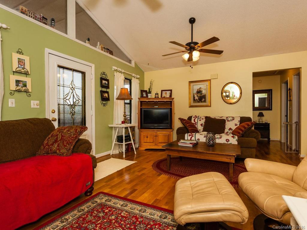 7 Denver Drive - Photo 3
