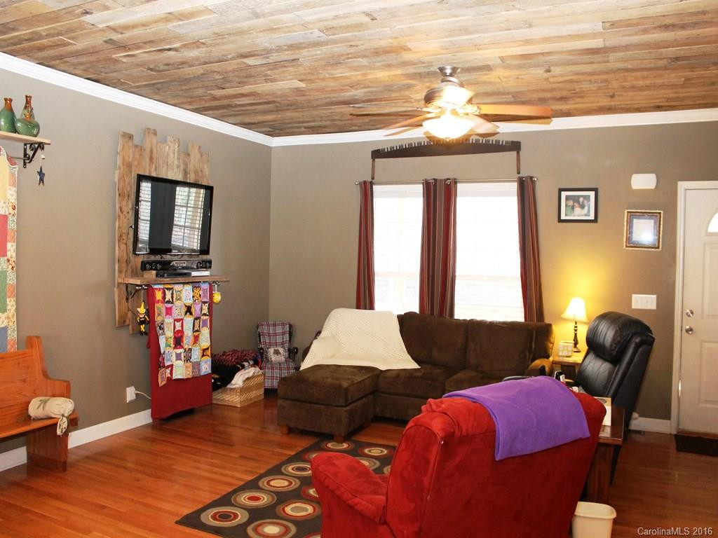 128 Carriage Drive #9 - Photo 2