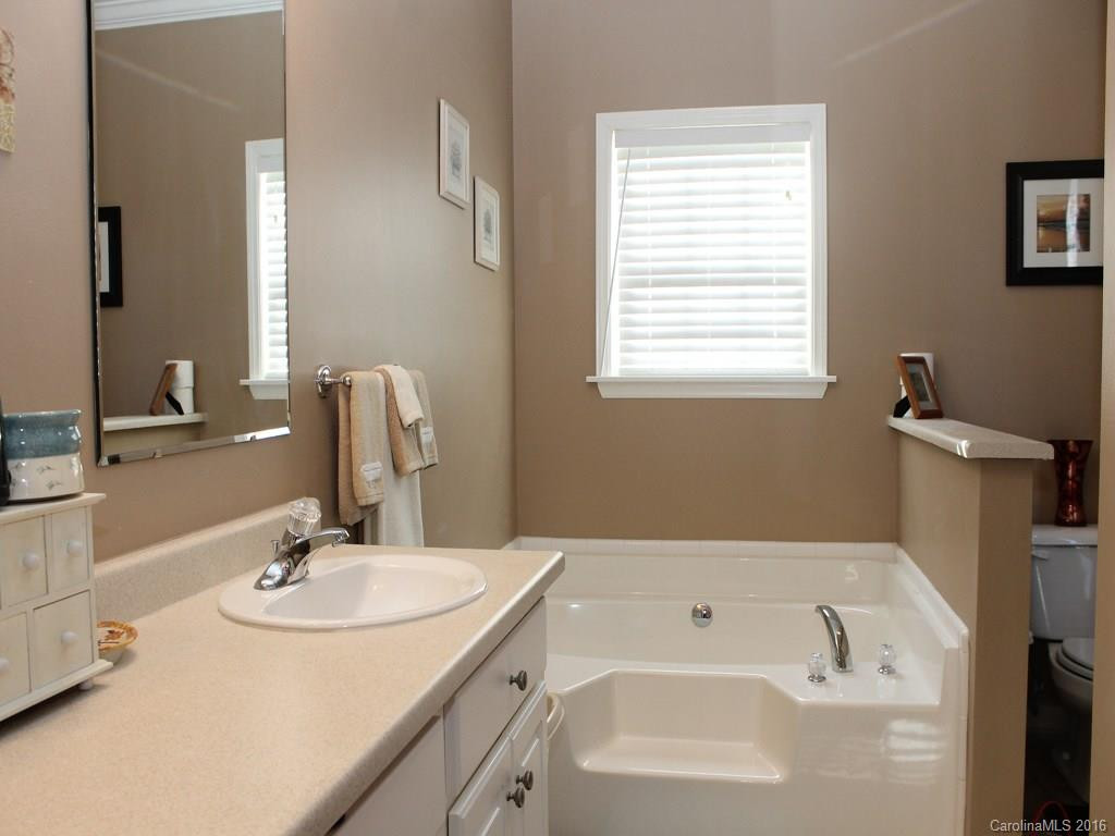 128 Carriage Drive #9 - Photo 6