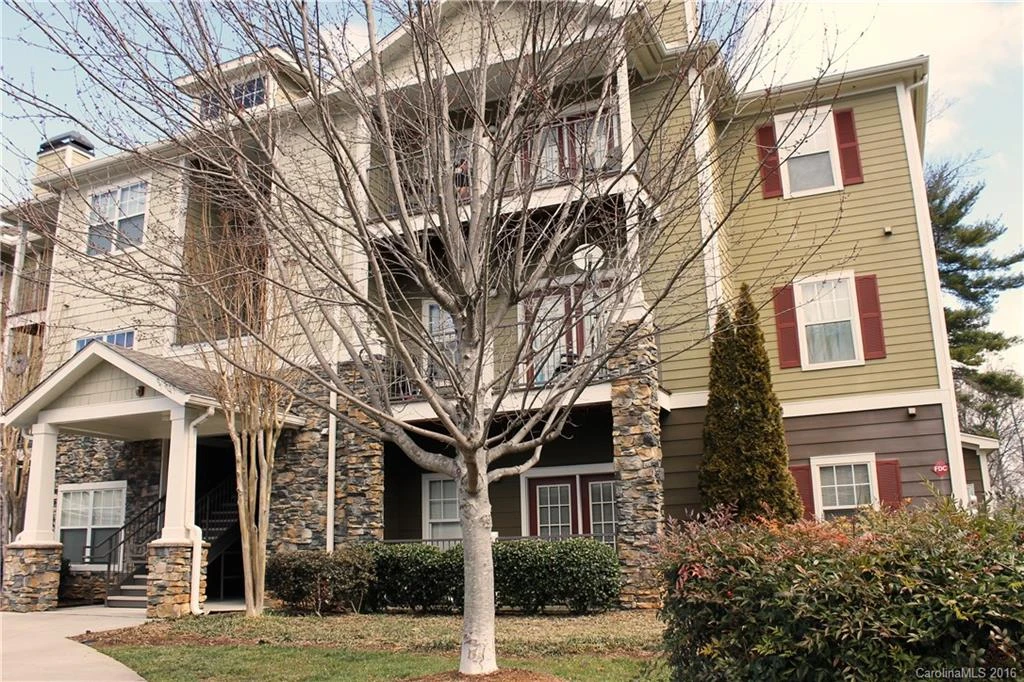 300 Vista Lake Drive #106