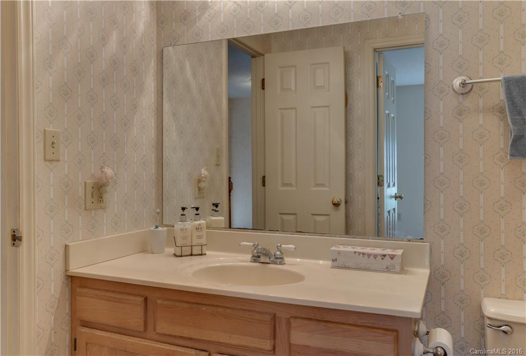 151 Woodland Hollow - Photo 13