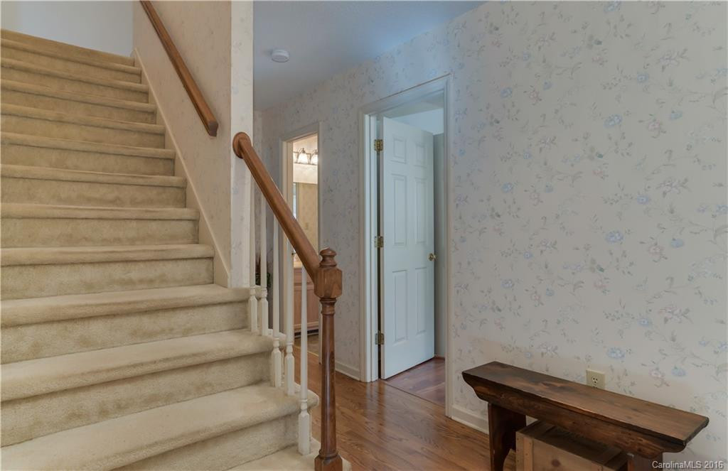 151 Woodland Hollow - Photo 14