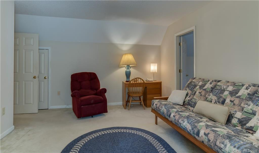 151 Woodland Hollow - Photo 17