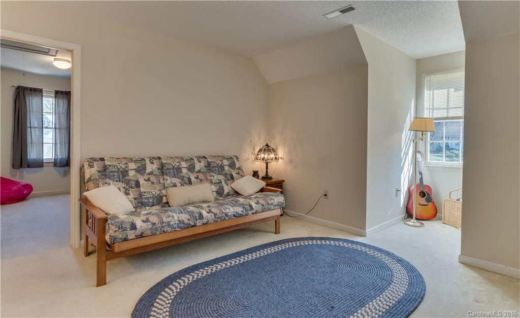 151 Woodland Hollow - Photo 18