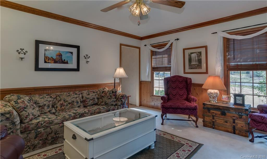 151 Woodland Hollow - Photo 4