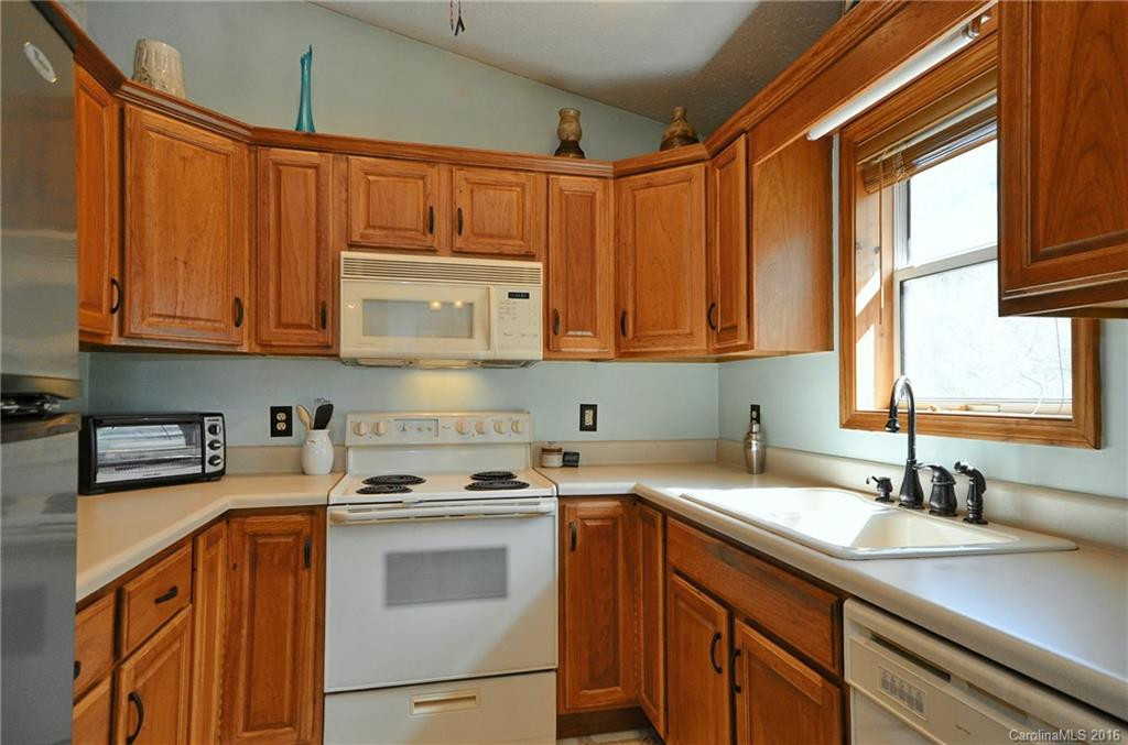 144 Skyway Drive - Photo 8