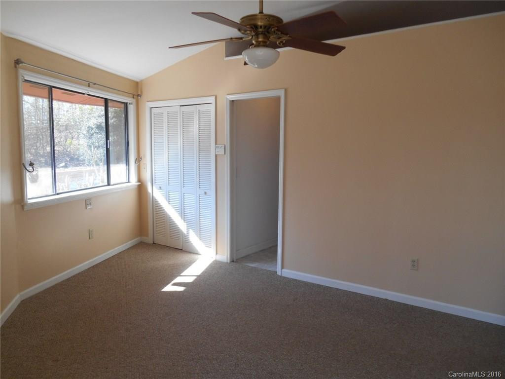 12 Hollyridge Lane - Photo 12