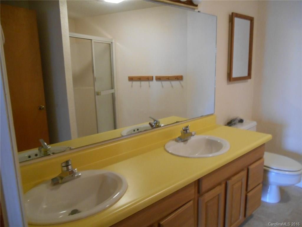 12 Hollyridge Lane - Photo 19