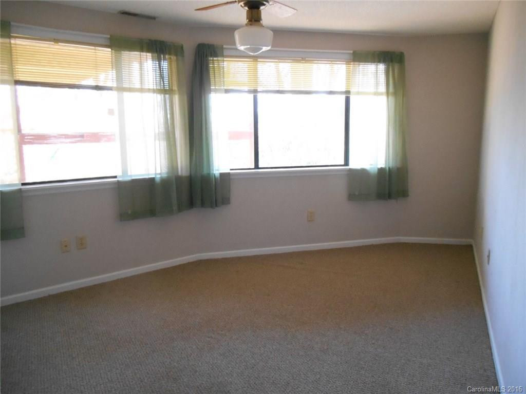 12 Hollyridge Lane - Photo 20