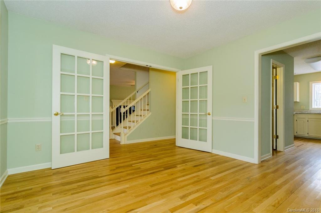 11 Fox Lair Court - Photo 8
